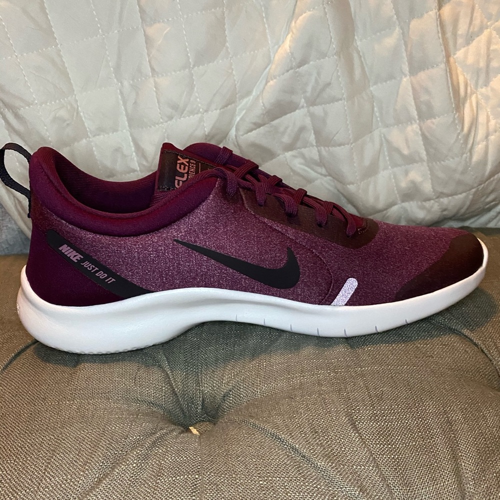 Nike Women’s Flex Experience RN 8 running sneakers